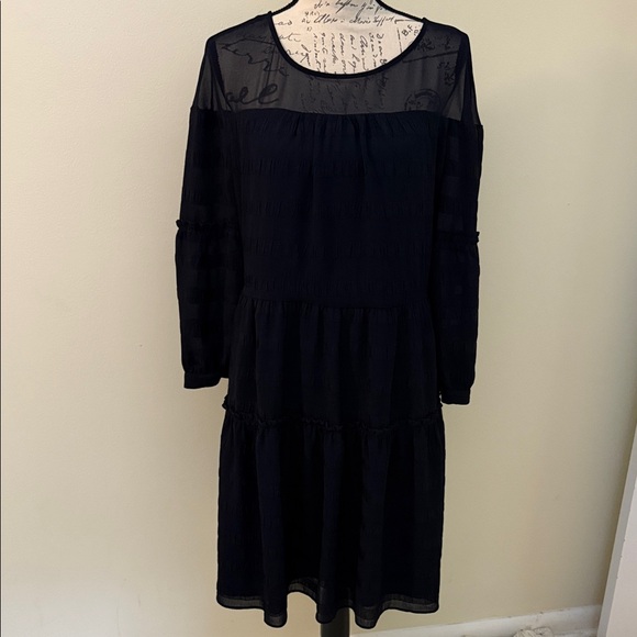 Banana Republic Dresses & Skirts - Banana Republic Black Long Sleeve Dress